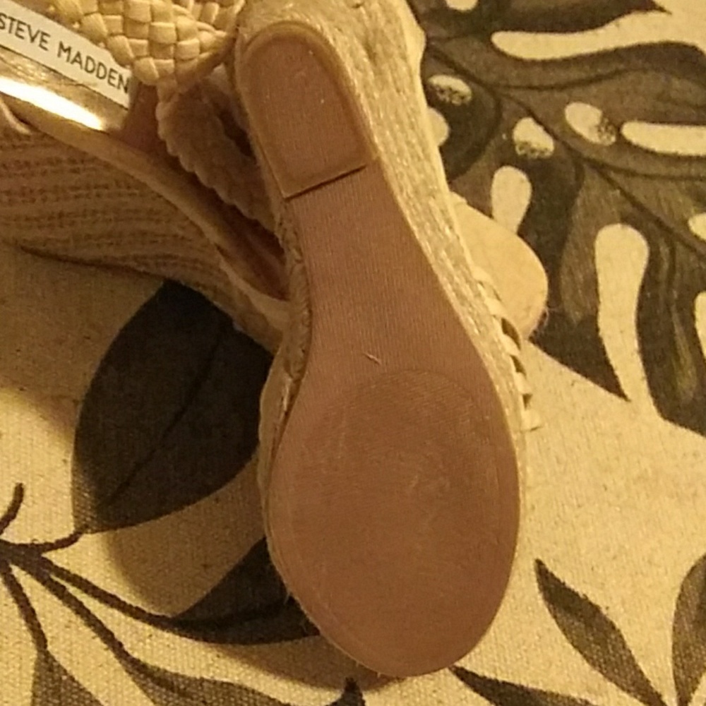 Shoes - Picture 2 of 4
